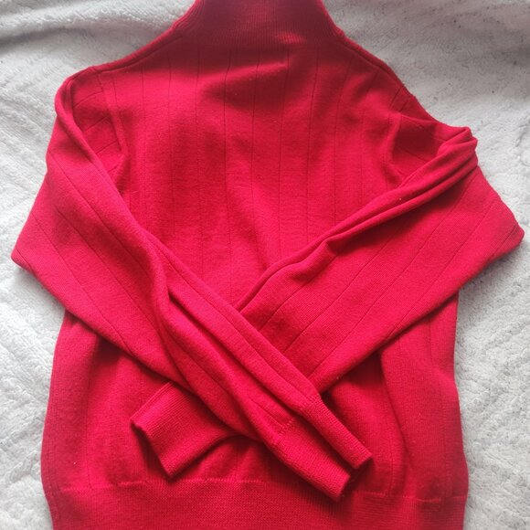 Red turtle neck - Picture 2 of 3